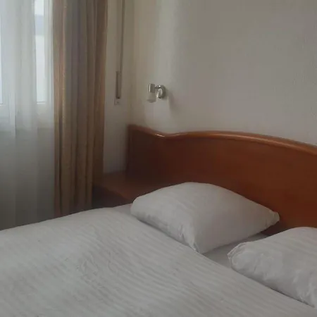 Inn Du Quai 3*