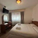 Du Quai Inn 3*