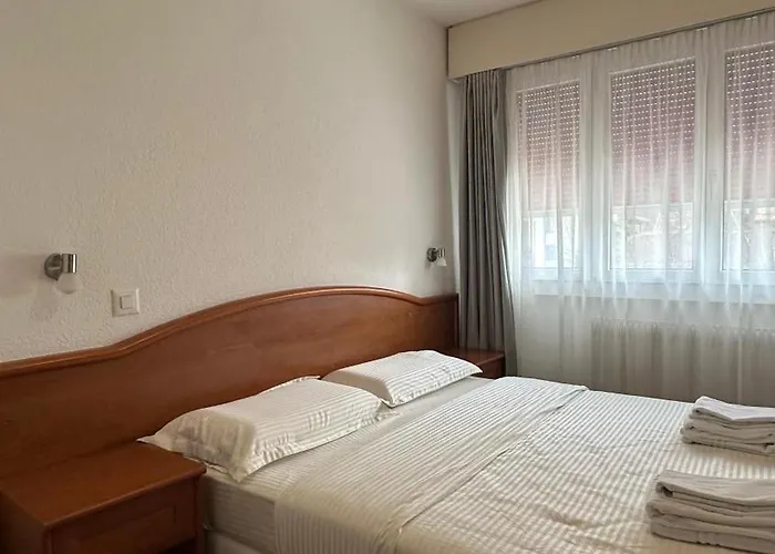 オテル デュ ケ イン ビルヌーブ