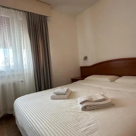 Du Quai Inn 3*